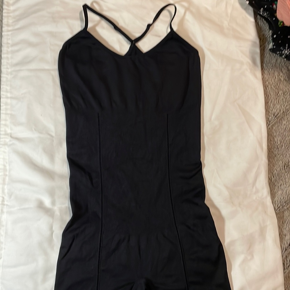 One piece spandex “pull together”